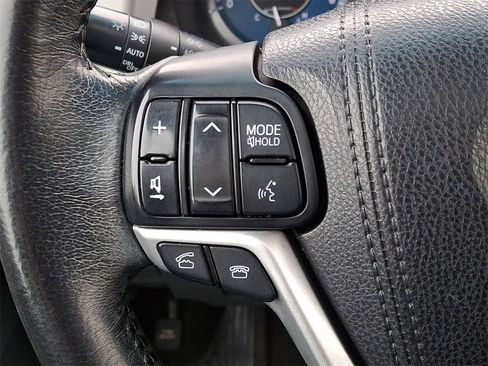 Used 2017 Toyota Sienna XLE image 22