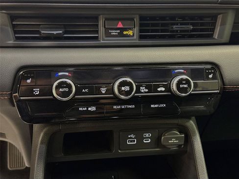 Used 2025 Honda Pilot TrailSport image 15