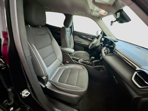Used 2025 Chevrolet TrailBlazer LT AWD/4WD image 31