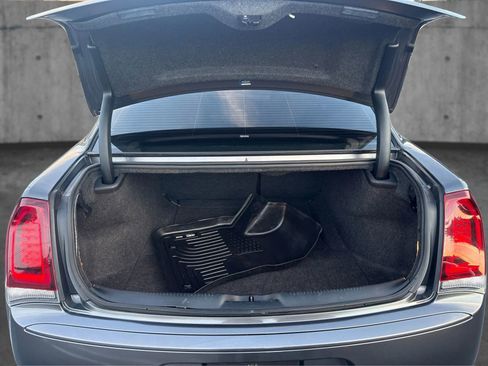 Used 2018 Chrysler 300 S AWD/4WD image 13