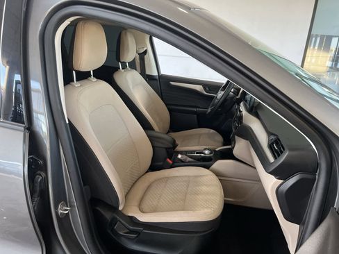 Used 2022 Ford Escape SE w/ SE Sport Appearance Package image 13