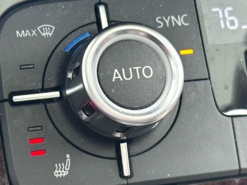 Used 2013 Volkswagen Touareg Executive image 22