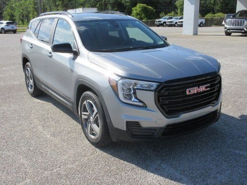 Used 2023 GMC Terrain SLE w/ Driver Convenience Package FWD image 4