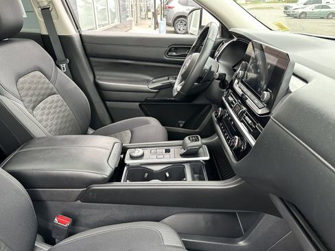 Certified 2024 Nissan Pathfinder SV w/ SV Premium Package AWD/4WD image 32