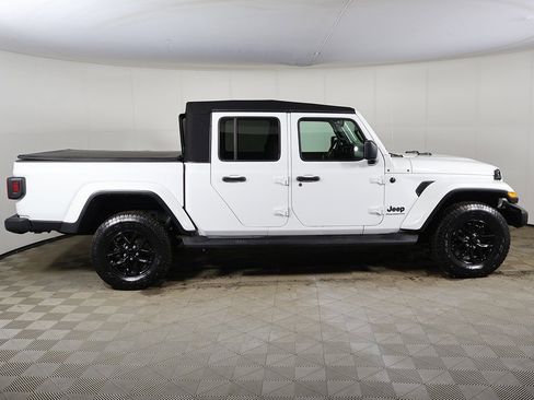 Used 2023 Jeep Gladiator Sport image 12