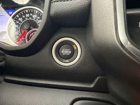 Used 2025 RAM 1500 Laramie AWD/4WD image 31