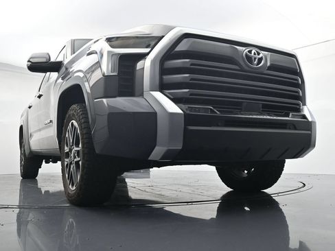 Used 2025 Toyota Tundra Limited AWD/4WD image 18