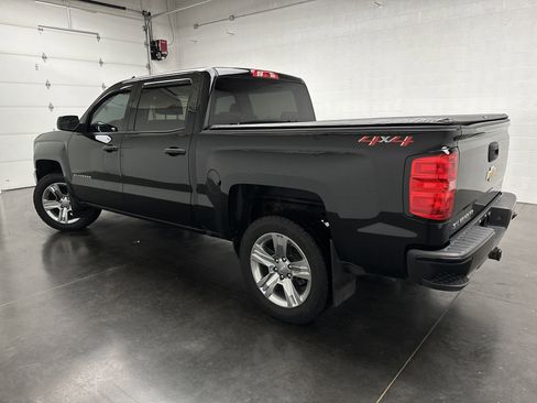 Used 2018 Chevrolet Silverado 1500 Custom w/ Custom Value Package AWD/4WD image 7