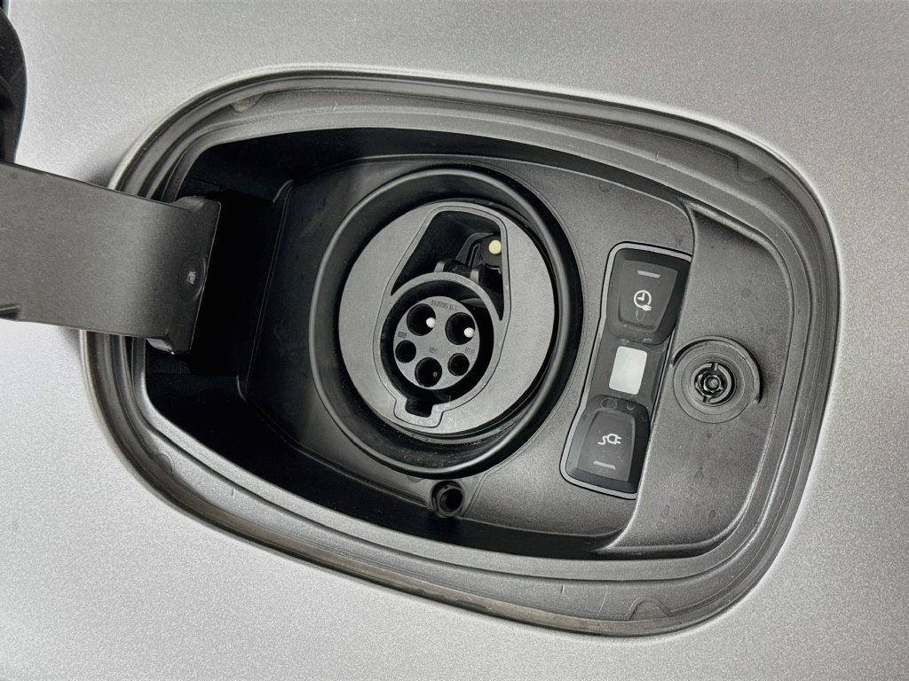 Used 2025 Porsche Cayenne Turbo AWD/4WD image 33