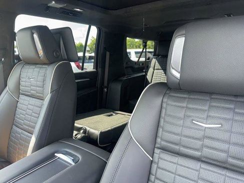 New 2025 Cadillac Escalade ESV Premium Luxury Platinum image 12