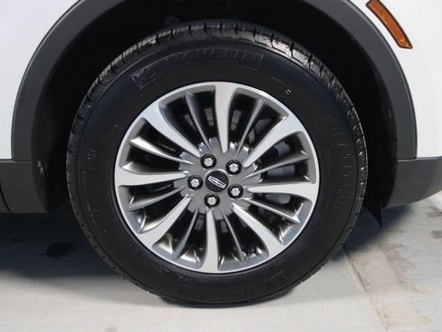 Used 2023 Lincoln Nautilus FWD image 34