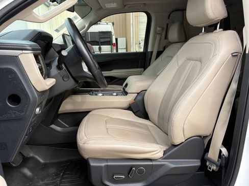 Used 2022 Ford Expedition Limited image 12