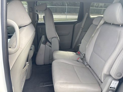 Used 2021 Kia Sedona LX image 10