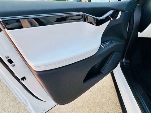 Used 2020 Tesla Model X Long Range image 36