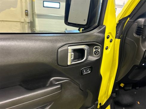 Used 2024 Jeep Wrangler Unlimited image 14