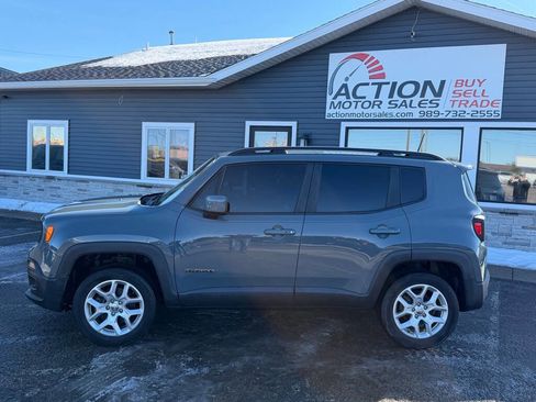 Used 2018 Jeep Renegade Latitude image 2