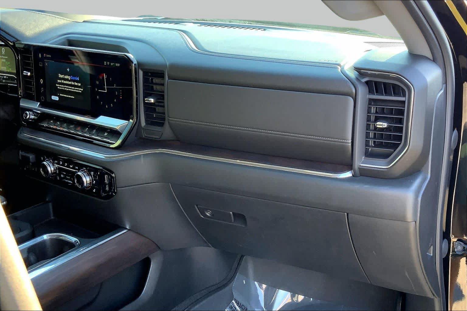 Used 2023 GMC Sierra 1500 SLT w/ SLT Premium Plus Package AWD/4WD image 16