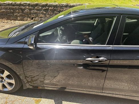 Used 2013 Hyundai Elantra Limited w/ Technology Pkg FWD image 6
