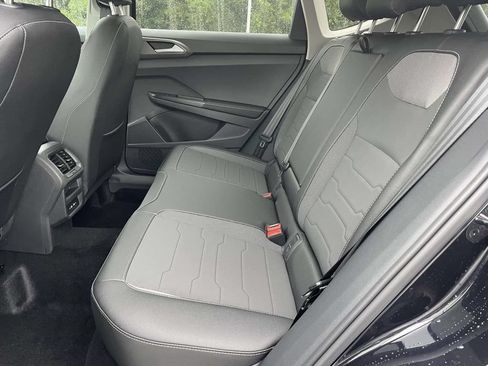 New 2026 Volkswagen Taos SE FWD image 13