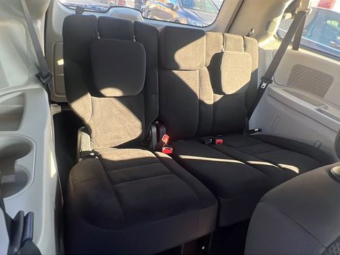 Used 2019 Dodge Grand Caravan SE w/ UConnect Hands-Free Group image 29