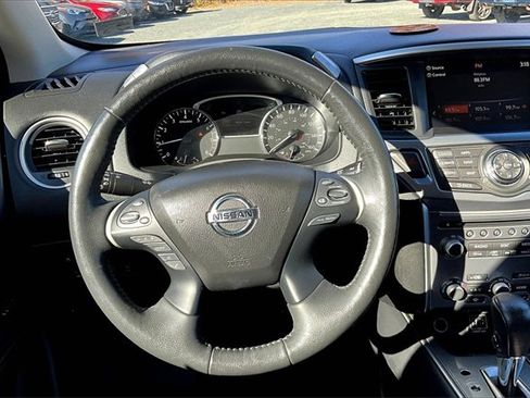 Used 2018 Nissan Pathfinder SL image 12
