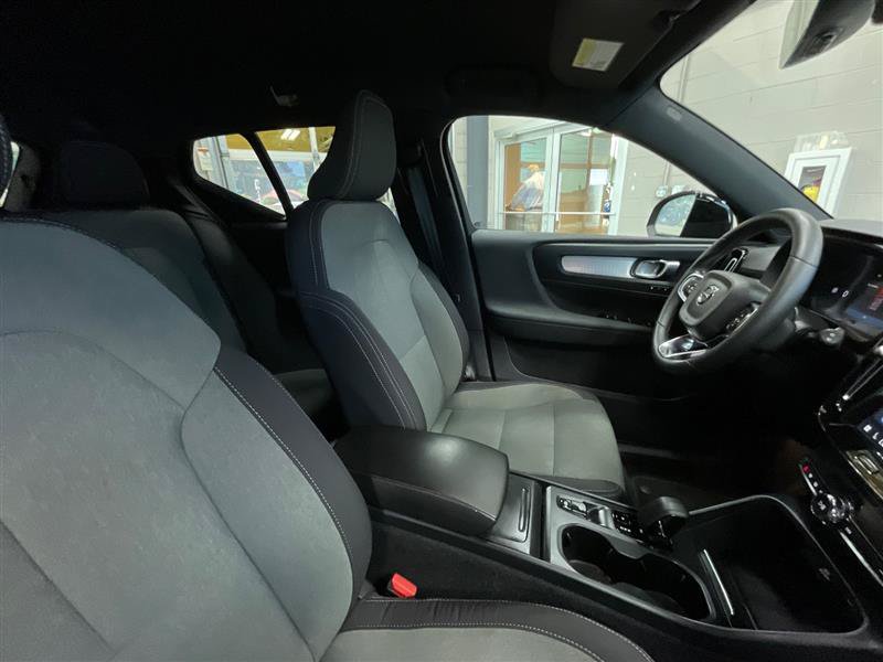Used 2023 Volvo XC40 B5 Core AWD/4WD image 30