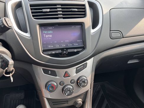 Used 2016 Chevrolet Trax LT w/ LT Sun and Sound Package AWD/4WD image 18