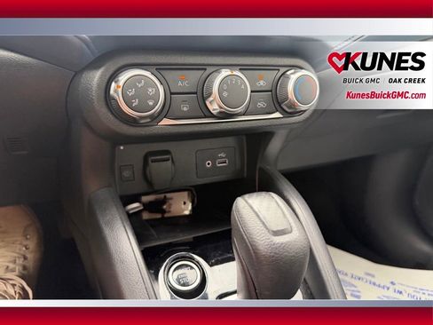 Used 2025 Nissan Versa SV FWD image 24