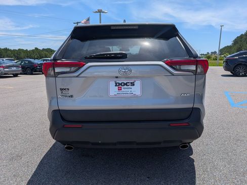 Used 2023 Toyota RAV4 XLE FWD image 4