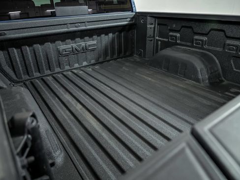 Used 2025 GMC Sierra 1500 Denali w/ Denali Reserve Package AWD/4WD image 9
