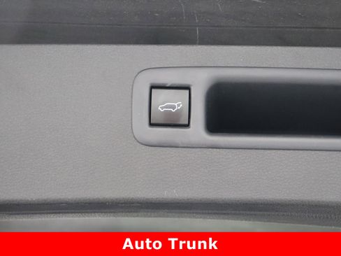 Certified 2025 Toyota Highlander XLE image 36