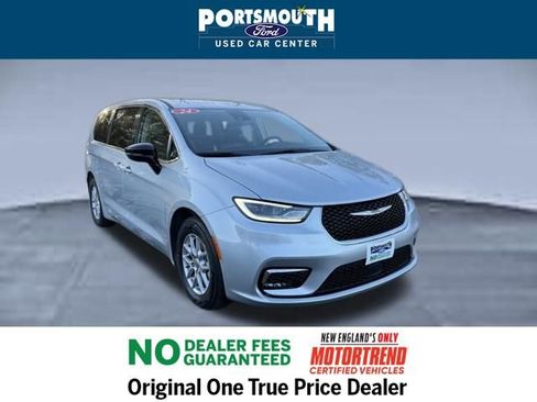 Used 2024 Chrysler Pacifica Touring-L image 1