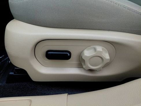 Used 2018 Ford Taurus SE FWD image 20