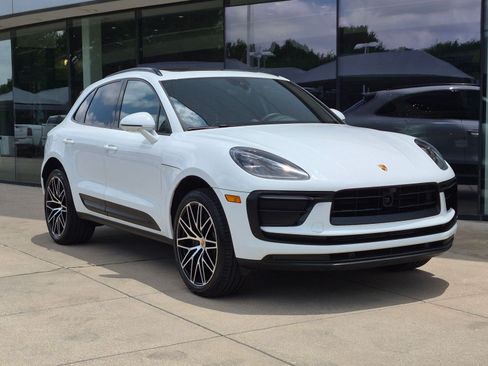 Certified 2026 Porsche Macan AWD/4WD image 7