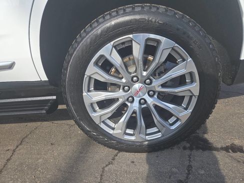 Used 2021 GMC Yukon Denali w/ Denali Premium Package image 17