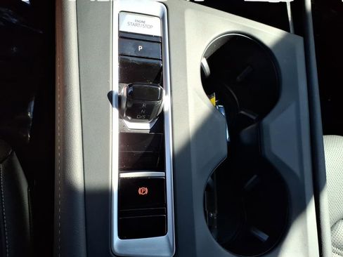 Certified 2025 Volkswagen Atlas SE image 25