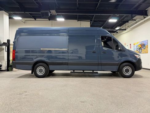Used 2019 Mercedes-Benz Sprinter 170 image 4