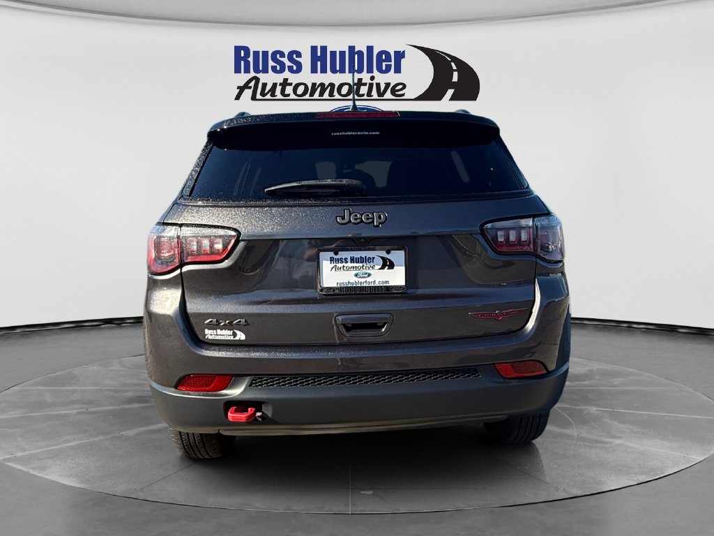 Used 2022 Jeep Compass Trailhawk w/ Trailhawk Convenience Group AWD/4WD image 4