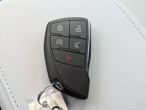 New 2025 Chevrolet Equinox EV LT w/ LPO, All-Weather Mat Package image 31