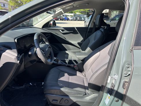 Used 2024 Kia Niro Wind w/ Wind Preserve Package FWD image 14