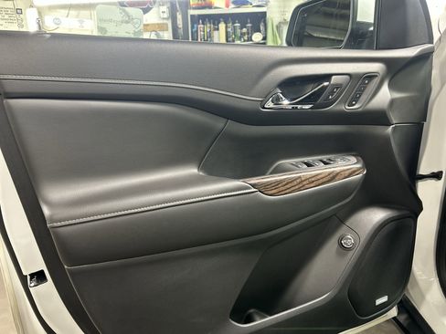 Certified 2021 GMC Acadia Denali w/ Denali Ultimate Package image 24