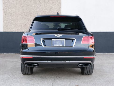 Used 2018 Bentley Bentayga image 16