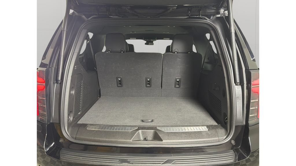 Used 2026 Chevrolet Suburban Premier AWD/4WD image 30