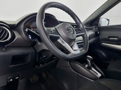 Used 2019 Nissan Kicks SV image 22