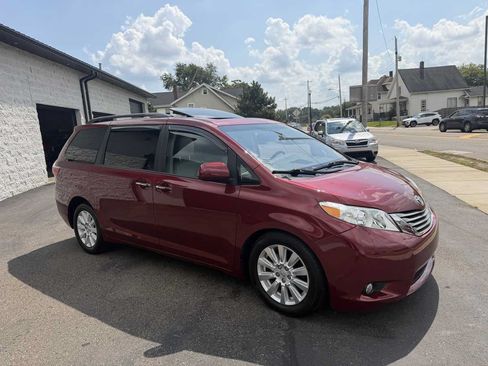 Used 2017 Toyota Sienna XLE AWD/4WD image 6