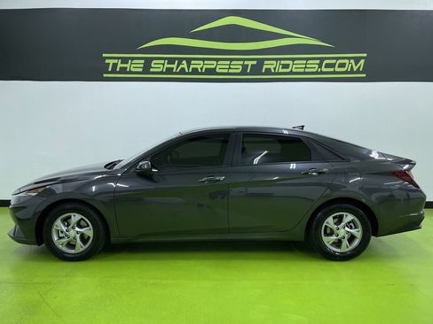 Used 2021 Hyundai Elantra SE FWD image 6