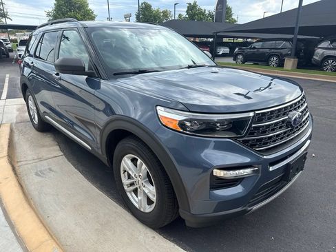 Used 2021 Ford Explorer XLT w/ Equipment Group 202A RWD image 2