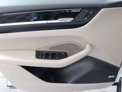 Used 2025 Porsche Macan 4S Electric image 26