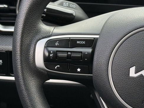 Used 2025 Kia Sportage LX image 14