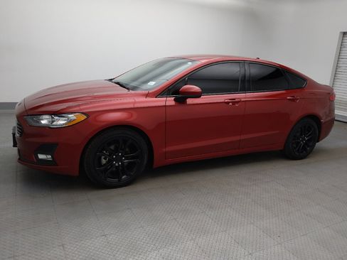 Used 2020 Ford Fusion SE w/ Equipment Group 151A FWD image 2